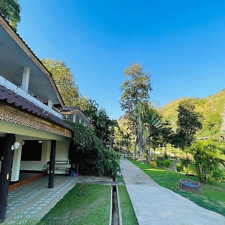 Baan Rim Kwai Paerimnam Resort Kanchanaburi Exterior foto