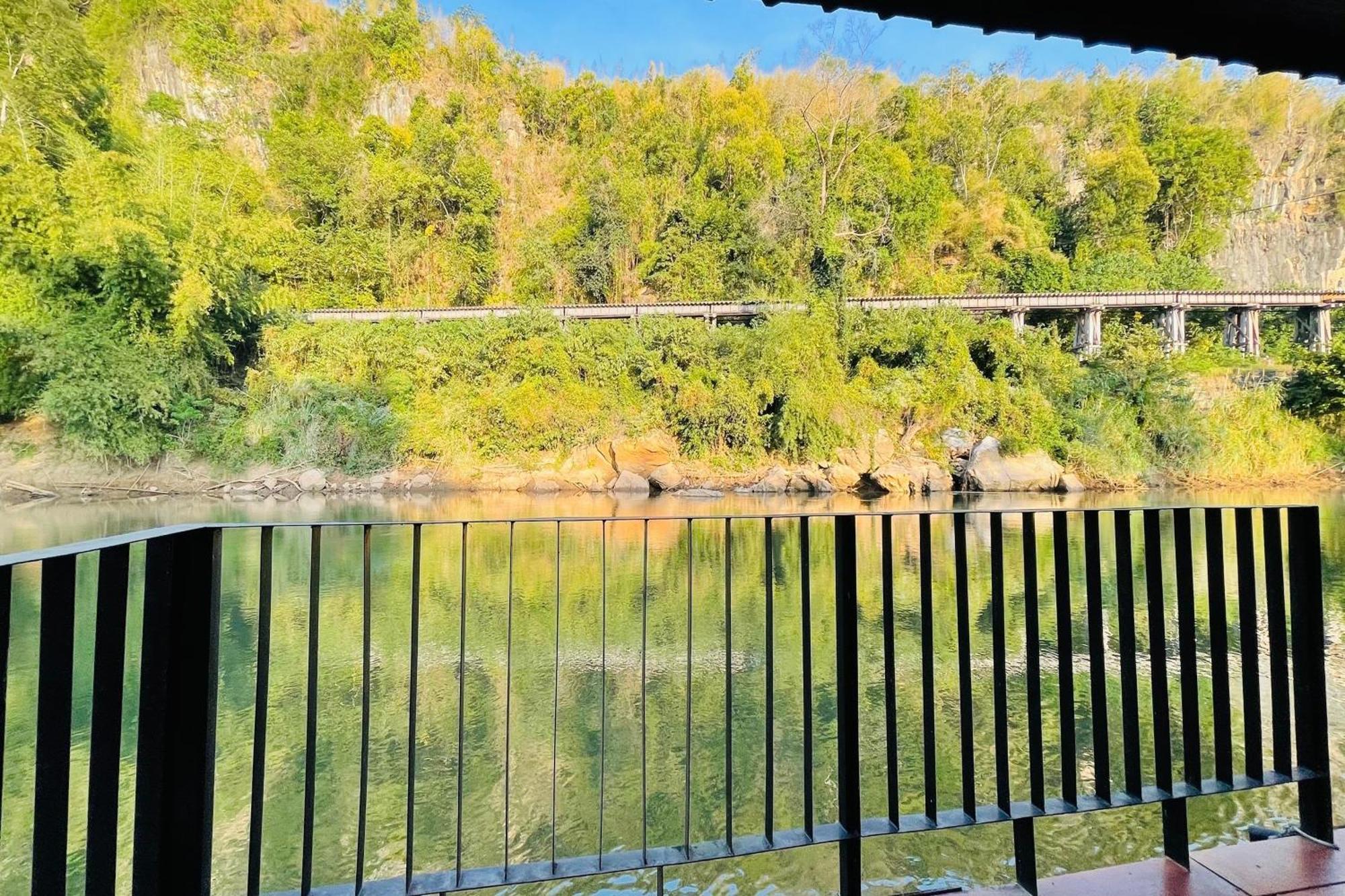 Baan Rim Kwai Paerimnam Resort Kanchanaburi Exterior foto